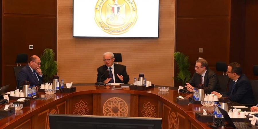 نائب رئيس مجلس الوزراء للشؤون الاقتصادية يتابع جهود تطوير الأداء بالجهاز الإداري للدولة