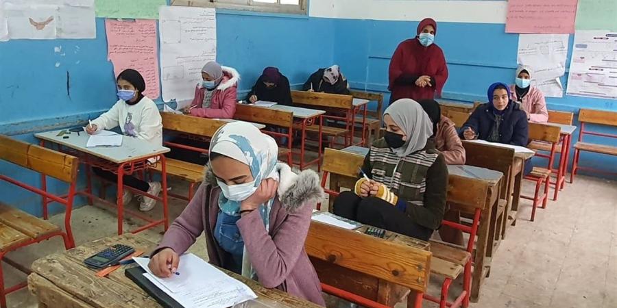 طلاب الشهادة الإعدادية بالجيزة: امتحان اللغة الإنجليزية جاء في مستوى الطالب المتوسط