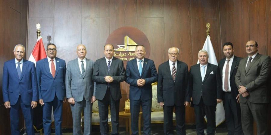 رئيس جامعة المنصورة يصل دمياط لاعتماد كلية الحقوق