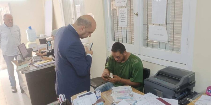 زيارة مفاجئة لوزير العمل في مكاتب العمل بالقليوبية