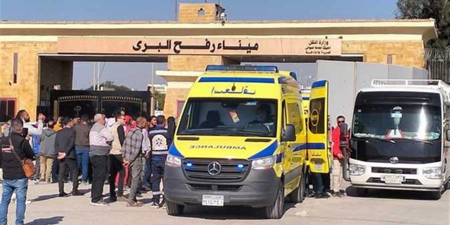24 مريضا يغادرون للعلاج خارج غزة عبر معبر رفح