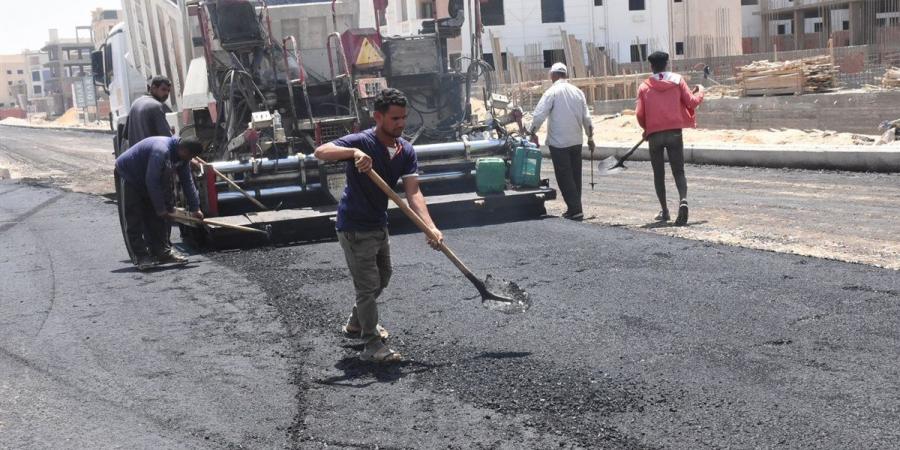 رئيس جهاز القاهرة الجديدة يتفقد مشروع بيت الوطن بالتجمع الرابع (صور)