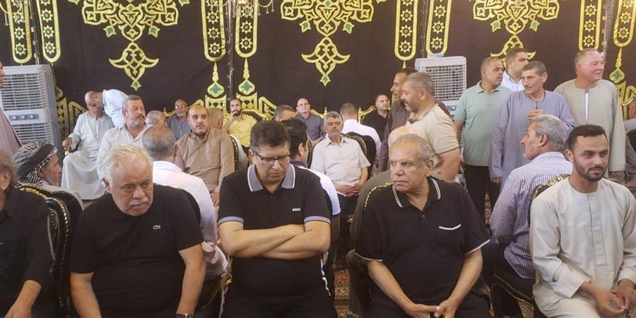 أشرف زكي في جنازة عبد العزيز مخيون بالبحيرة: فقدنا عمودًا كبيرًا من أعمدة الفن العربي