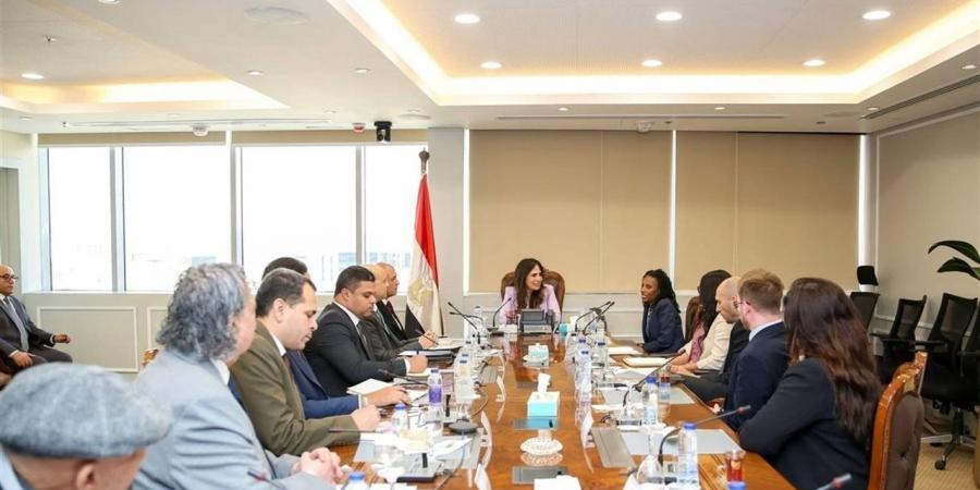 وزيرة الإسكان تستقبل وفدًا من البنك الدولي لبحث تعزيز أوجه التعاون