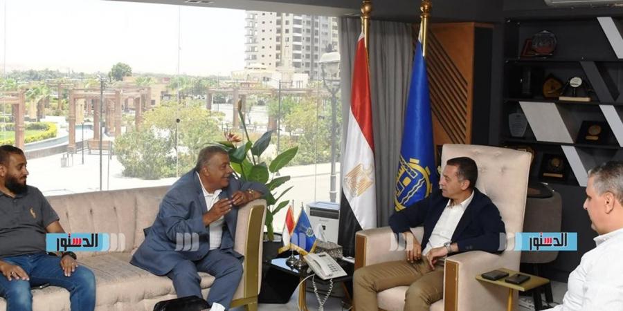 محافظ أسوان يشهد فعاليات مبادرة دعم ذوي الإعاقة والعمالة غير المنتظمة وتمكين المرأة