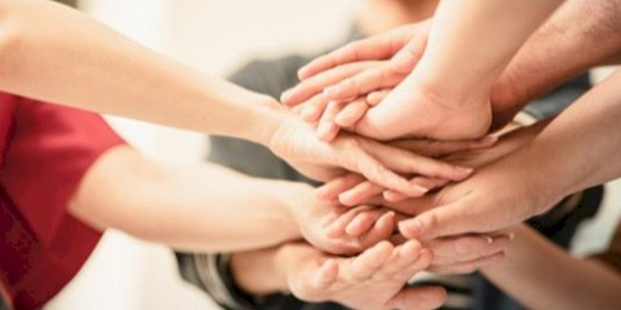أسرار التواصل الناجح.. عادات تساعدك على كسب ثقة الآخرين
