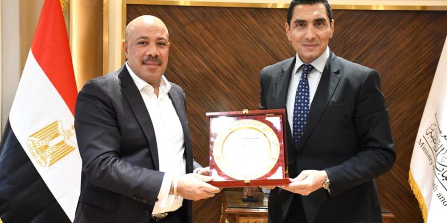 وزير الشباب والرياضة يبحث رعاية الموهوبين مع وليد التايب