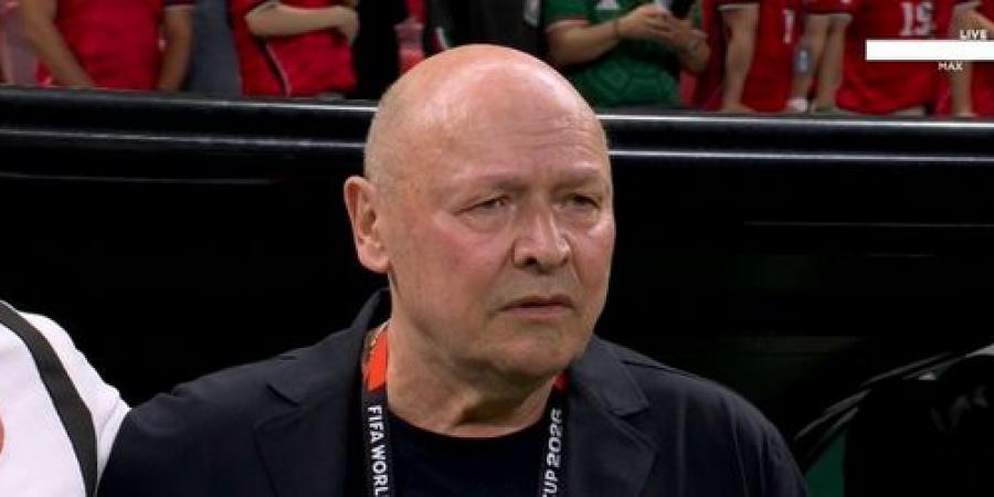 ميروسلاف كوبيك مدرب منتخب التشيك يدخل تاريخ كأس العالم كأكبر مدرب يقود مباراة في المونديال بعمر 74 عامًا و9 أشهر