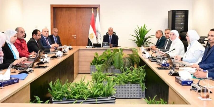 وزير الرى: تشغيل المحطات بالطاقة الشمسية لتقليل الانبعاثات الكربونية