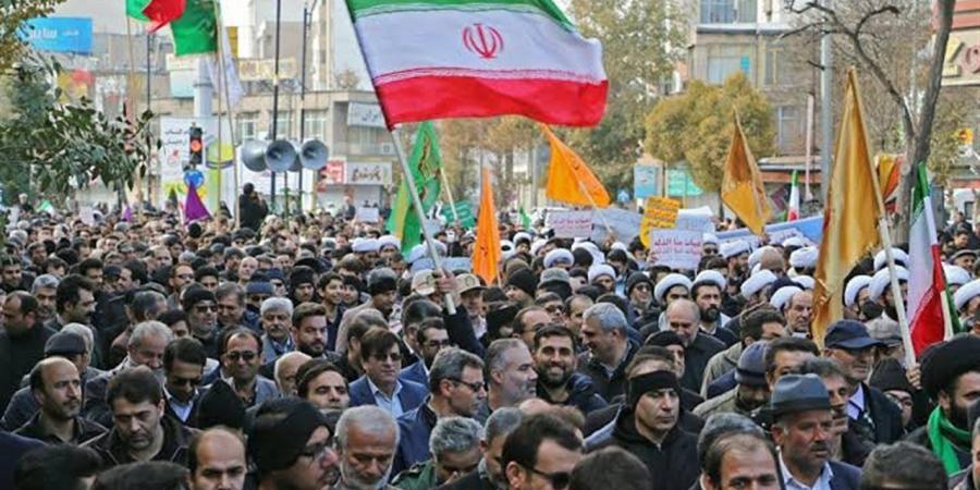 احتجاجات في إيران تطالب بإقالة قاليباف وعراقجي اعتراضاً على المفاوضات مع واشنطن