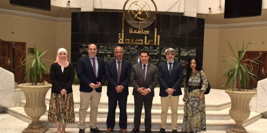 جامعة العاصمة تبحث شراكة أكاديمية دولية مع جامعة قرطبة الإسبانية