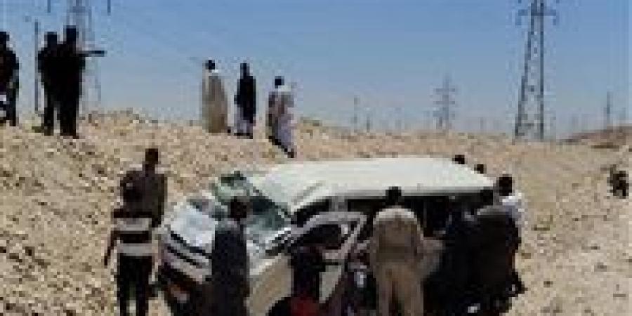 إصابة 6 أشخاص في انقلاب ميكروباص بطريق الصف