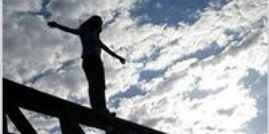 مأساة في السلام.. سيدة حامل تنهي حياتها قفزًا من الطابق الرابع