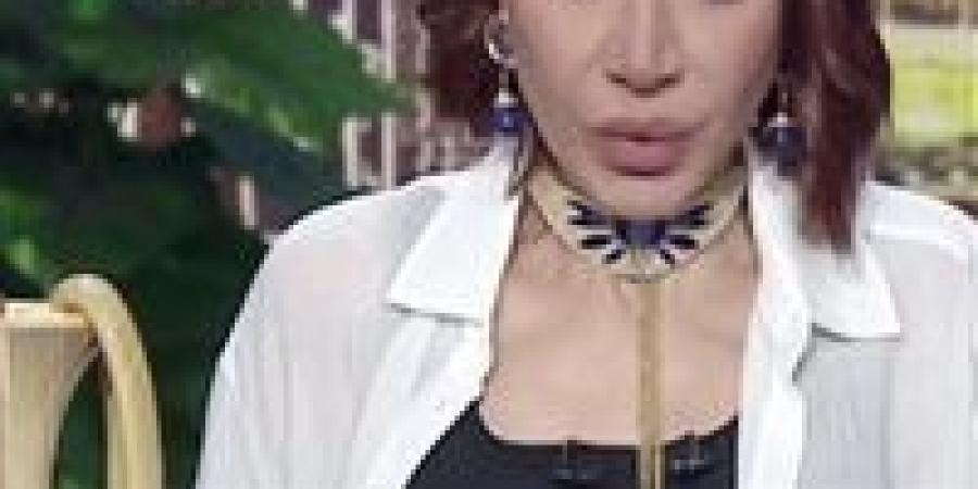 "الطماطم والبيض رخصوا ياجدعان"..بسمة وهبة تحتفل على الهواء بطبق شكشوكة