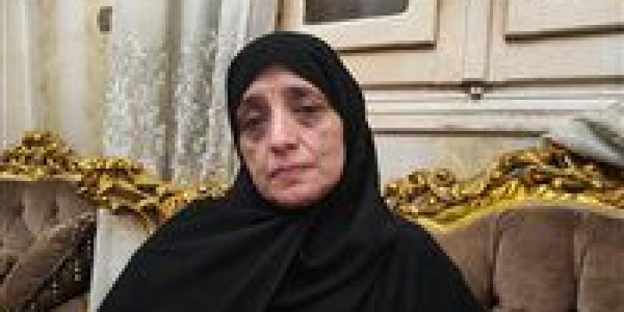 بسبب شريحة هاتف .. أول تعليق لوالدة عمرو بعد صدور حكم غيابي بالسجن 25 عامًا في قضية مخدرات