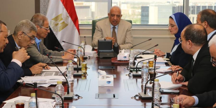 الكهرباء: مراجعة يومية لمخزون الوقود ومعدلات استخدامه والالتزام بنمط التشغيل الجديد بالتنسيق