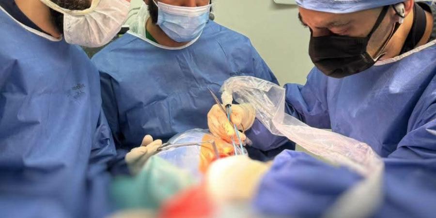 بأحدث تقنيات التخطيط الجراحي الافتراضي.. مجمع الإسماعيلية الطبي ينجح في استئصال ورم نادر يهدد حياة شاب