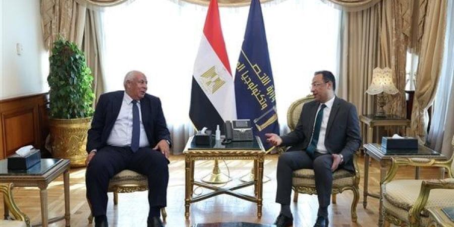وزير الاتصالات: مشروعات التحول الرقمي تسهم في الارتقاء بجودة الخدمات
