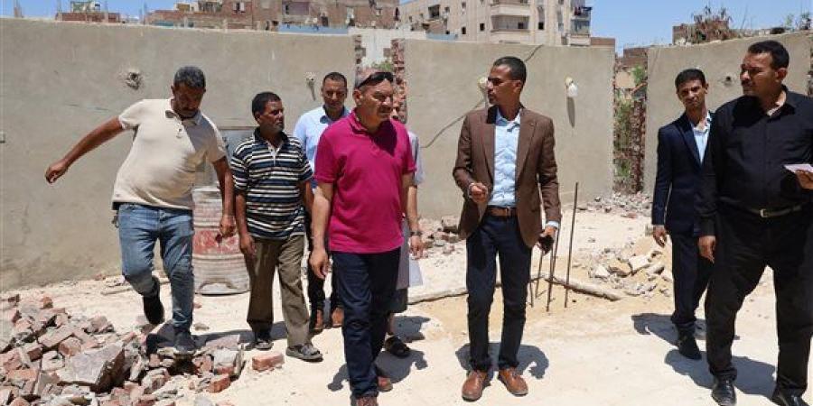 محافظ السويس يتفقد مسجدًا متوقف الإنشاءات ويوجه بسرعة استكمال أعماله
