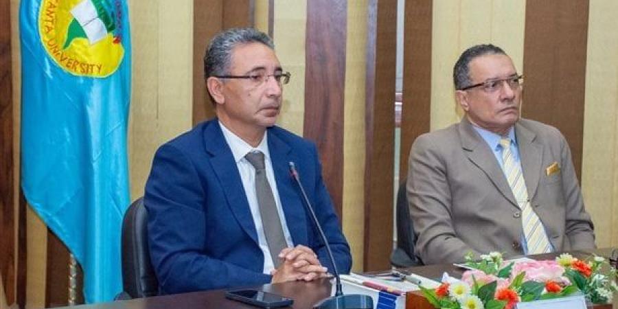 جامعة طنطا تتابع تحديث لوائح الدراسات العليا وتطوير البحث العلمي وفق رؤية مصر 2030
