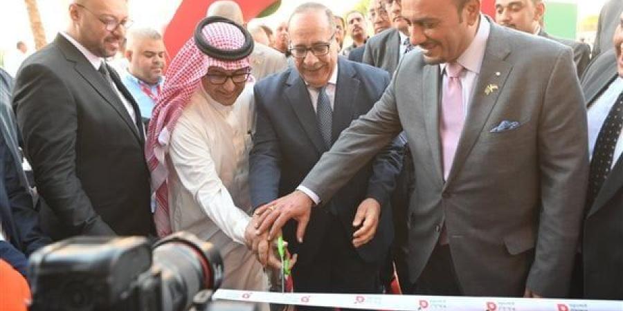 باستثمارات 150 مليون جنيه.. رئيس «القابضة الغذائية» يفتتح فرع «بنده للتجزئة» بمدينة نصر