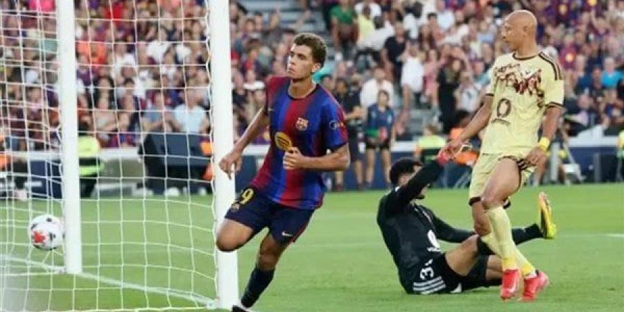 برشلونة يهزم الأهلي بثنائية ويتوج بكأس خوان جامبر في ليلة تألق حمزة عبد الكريم