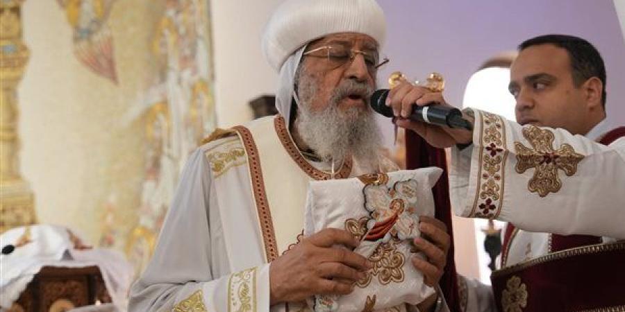 البابا تواضروس يترأس صلوات تدشين كنيسة مارجرجس بالإسكندرية (بث مباشر)
