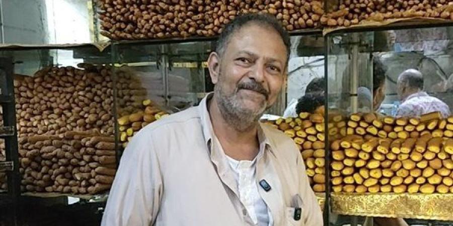 صانع فطير العذراء.. 30 عامًا في خدمة الصائمين بشبرا مصر (فيديو)