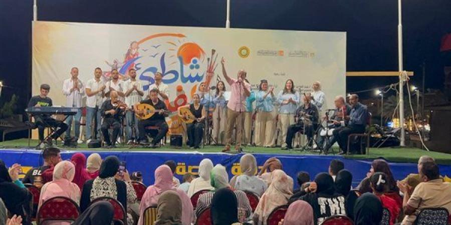 "شاطئ الفن" بجمصة.. كورال التذوق يقدم ليلة طربية وسط تفاعل جماهيري