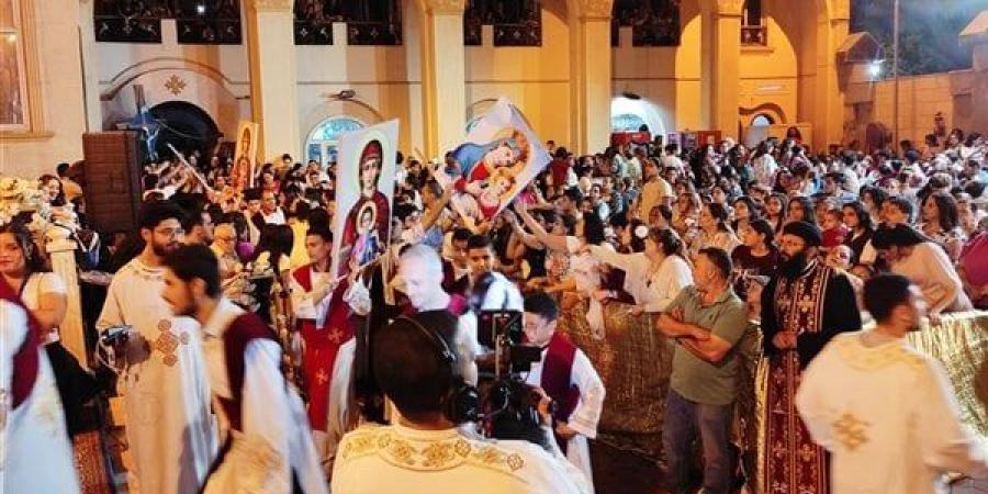 مئات الأقباط بالشرقية يشهدون احتفالية عيد السيدة العذراء (صور)
