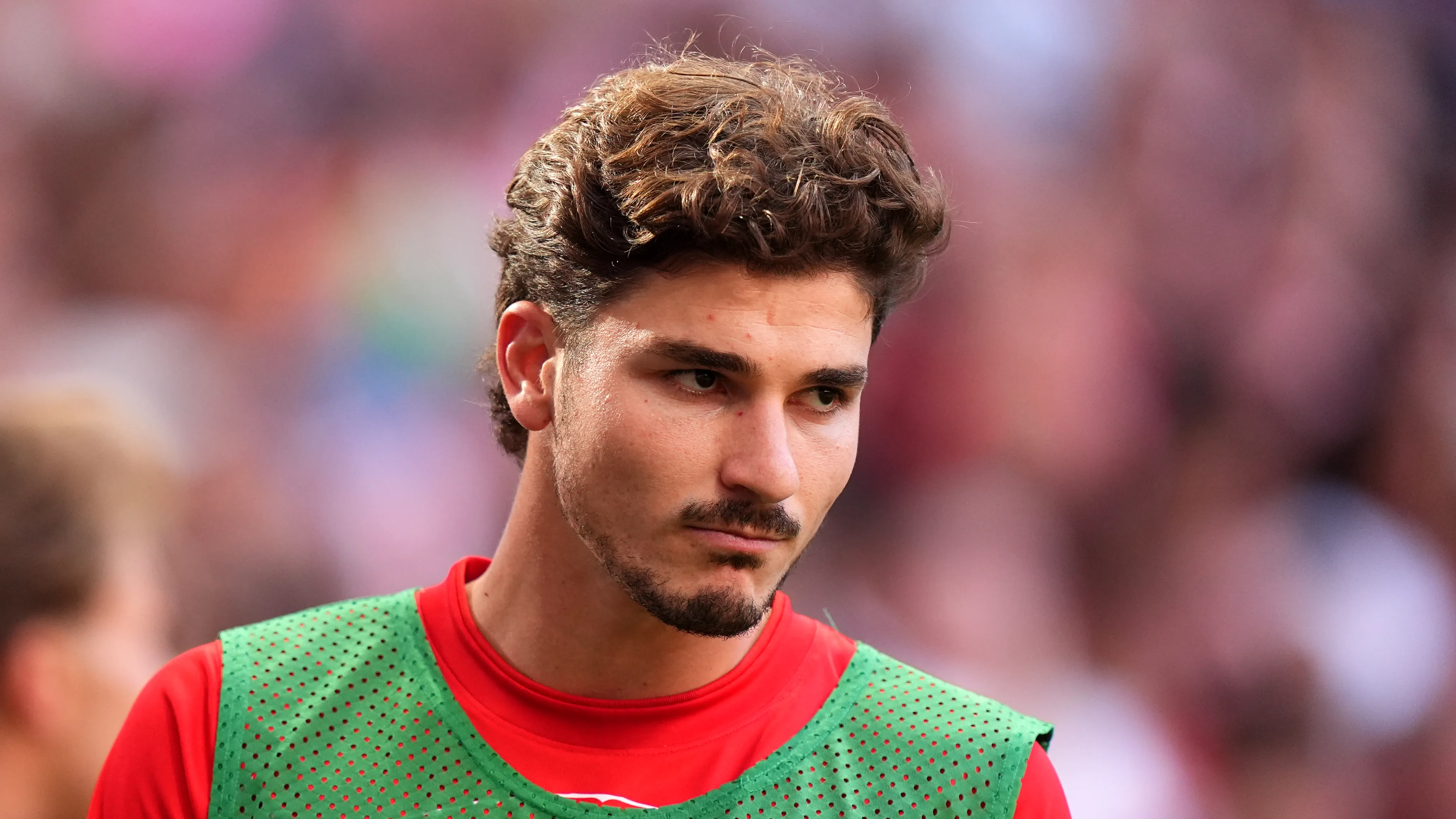 أتلتيكو يتابع لاعب برشلونة.. هل سيفك ألفاريز قيوده؟