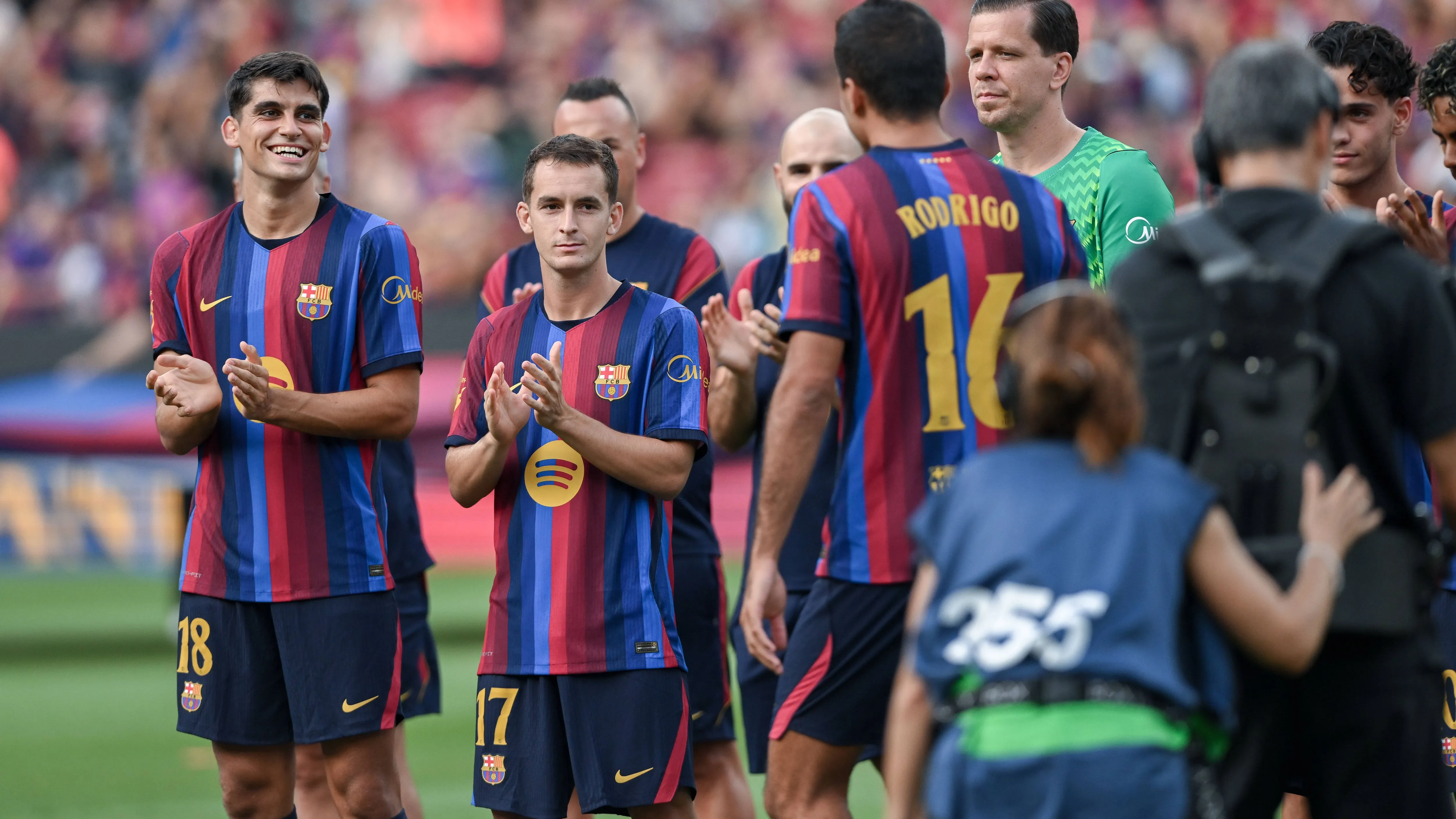 تصاعد المنافسة.. 5 أندية إنجليزية في انتظار قرار لاعب برشلونة