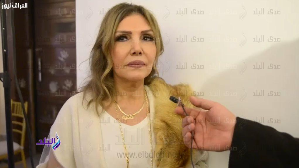 نادية مصطفى تصل إلى نقابة الصحفيين لحضور جلسة الصلح بين طارق الشناوي ومصطفى كامل