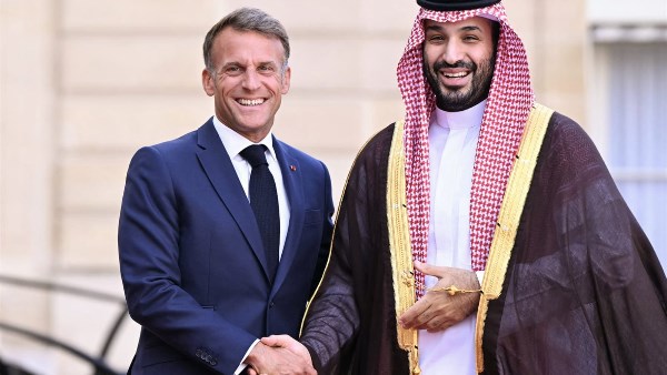 إعادة صياغة عنوان احترافي:

“أهمية محتوى التعليم عن بعد في تحسين المهارات المهنية”