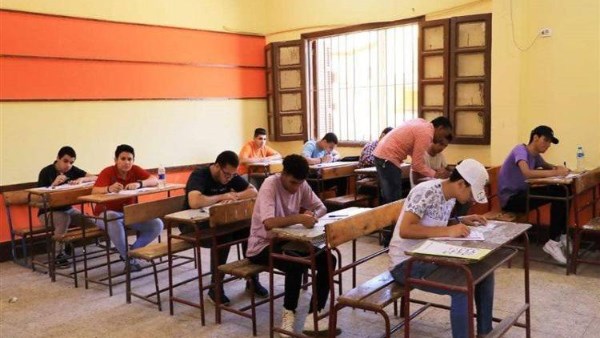 امتحانات الدور الثاني للثانوية العامة الطلاب يؤدون اللغة الأجنبية الأولى والتربية الوطنية