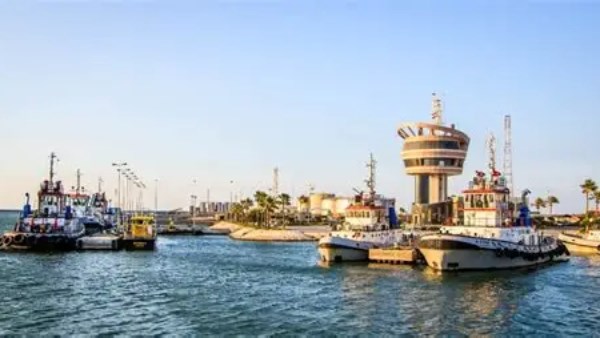 تداول سبعة عشر سفينة حاويات وبضائع عامة في ميناء دمياط