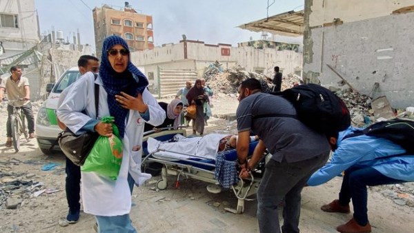 تسجيل إصابة عشرة فلسطينيين جراء القصف الإسرائيلي على خان يونس في جنوب قطاع غزة