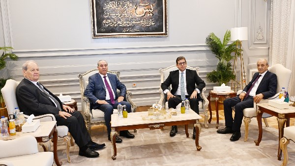 رئيس المخابرات العامة يلتقي بوفد من السلطة الفلسطينية برئاسة نائب رئيس دولة فلسطين