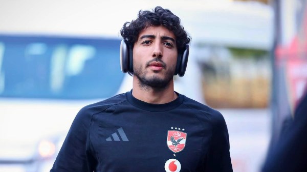 وصول لاعبي الأهلي إلى استاد القاهرة استعدادا لمواجهة إنبي الشرقية صور