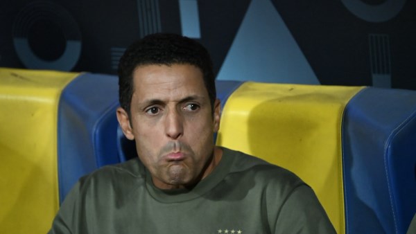 ضياء السيد يؤكد أن عموتة ما زال غير مدرك لإمكانات لاعبي الأهلي
