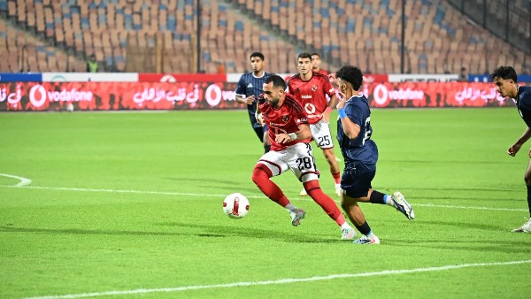خبير تحكيمي يحسم الجدل حول صحة ركلة جزاء الأهلي أمام الشرقية إنبي