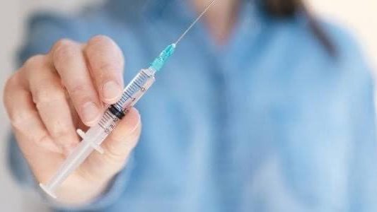 عوض تاج الدين يشير إلى ضرورة اختبار الحساسية لبعض الحقن وأهمية إرشادات الأطباء