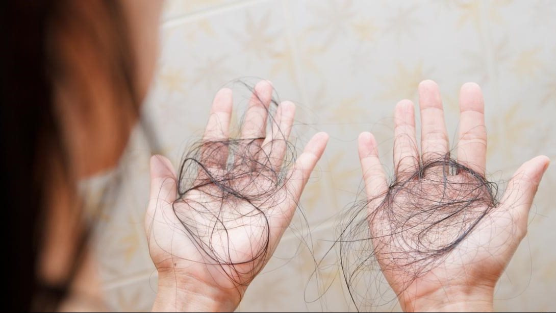 زيت طبيعي مذهل يساهم في علاج تساقط الشعر بشكل فعال