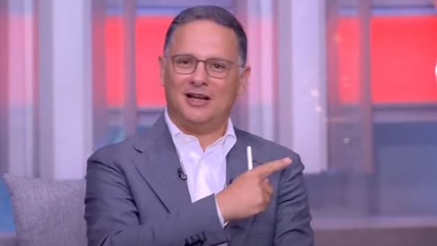 تدقيق الكلمات: شريف عامر يطرح تساؤلات قانونية أمام نقابة الإعلاميين حول شرعية المهنة