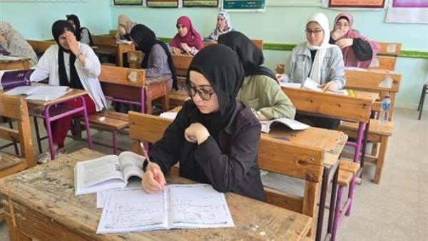 الامتحانات الوطنية للثانوية العامة: بدء اختبار الأحياء والرياضيات التطبيقية للفرع العلمي، والإحصاء للفرع الأدبي