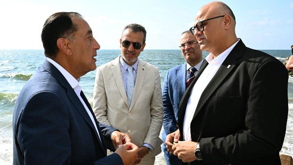 مدبولي يقوم بجولة في مشروع تطوير كورنيش الإسكندرية لإعادة الواجهة البحرية للمواطنين