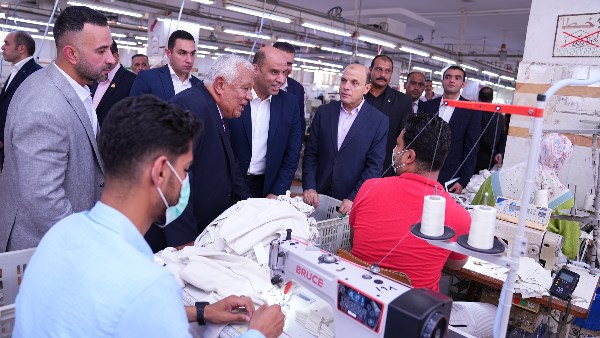 وزير العمل ومحافظ الغربية يزوران مصانع المحلة ويبحثان عن فرص جديدة للشباب