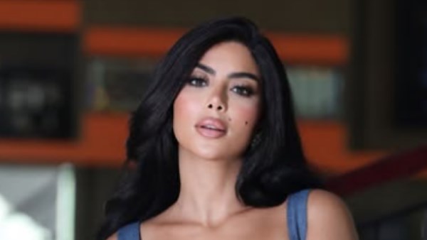 كارولين عزمي تتألق في أحدث إطلالة لها
