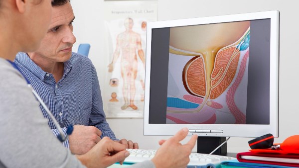 استشاري يؤكد أن تضخم البروستاتا الحميد لا يتحول إلى سرطان