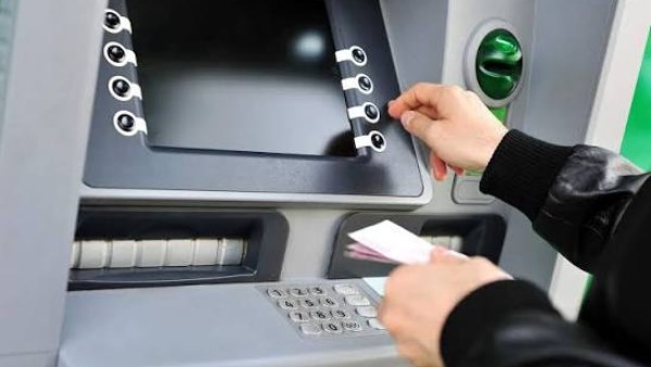 خطأ في ماكينة الصراف الآلي يؤدي إلى عجز خمسين ألف جنيه في بني سويف وما وراء الحادثة